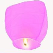 Lampion štěstí růžové barvy. Rozměry: 40 x 60 x 106cm (40cm v nejužším místě, 60cm v nejširším místě, 106cm výška).